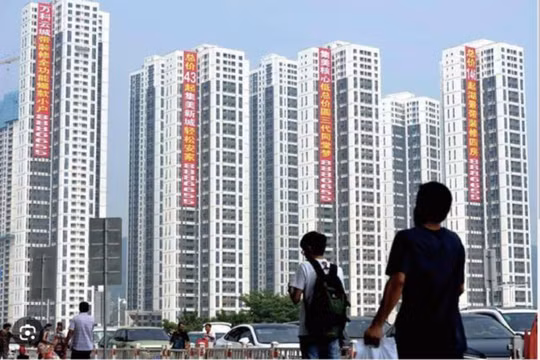 Giá nhà ở Trung Quốc đang giảm sâu nhưng rất ít khách mua (Ảnh: Sina)