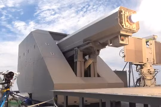 Pháo điện từ của Nhật Bản khai hỏa. Ảnh: Chinatimes.