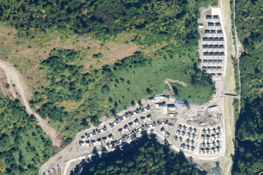 Ảnh vệ tinh chụp ngôi làng Trung Quốc xây dựng ở khu vực hai bên đang tranh chấp (Ảnh: NDTV).