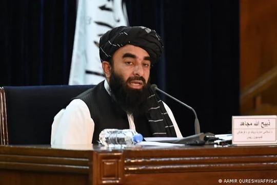 Ngày 7/9, người phát ngôn Taliban Mujahid hôm 7/9 thông báo danh sách "chính phủ lâm thời" của Afghanistan (Ảnh: Deutsche Welle).