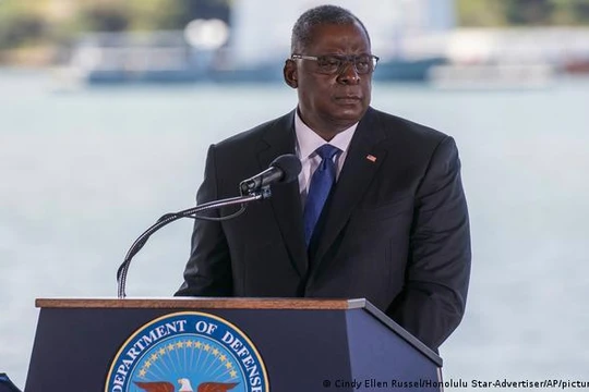 Bộ trưởng Quốc phòng Mỹ Lloyd Austin phát biểu tại Hawaii hôm 30/4 (Ảnh: Deutsche Wells). 