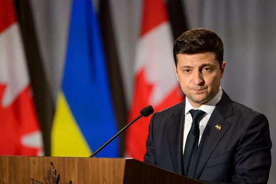 Ngày 29/1, Tổng thống Ukraine Volodymyr Zelensky đã ký lệnh trừng phạt 4 công ty và 1 công dân Trung Quốc (Ảnh: Dwnews).