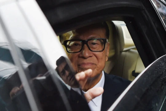 Ông Lý Gia Thành hiện ở vào tình thế bị kẹt trong quan hệ căng thẳng Trung - Mỹ. Ảnh: Creaders.