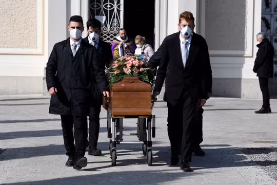 Số người Italy tử vong vì COVID-19 đã vượt mốc 10 ngàn (Ảnh: Reuters).