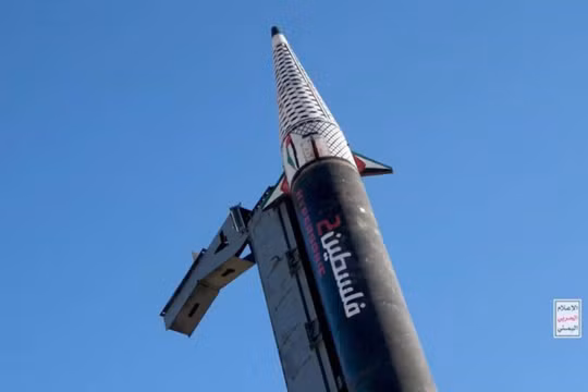 Tên lửa đạn đạo siêu thanh "Palestine-2" của Houthi. Ảnh: Reuters.