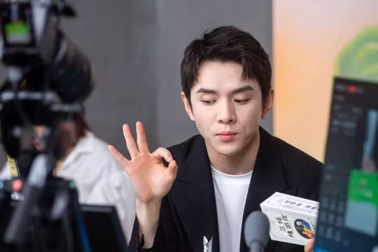 Lý Giai Kỳ (Austin Li), KOL trở thành tỉ phú nhờ livestream bán hàng trên mạng (Ảnh: Toutiao)