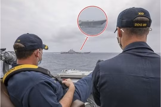 Hình ảnh tàu Liêu Ninh bị tàu Mỹ giám sát khiến dư luận mạng Trung Quốc nổi sóng (Ảnh: Đông Phương).