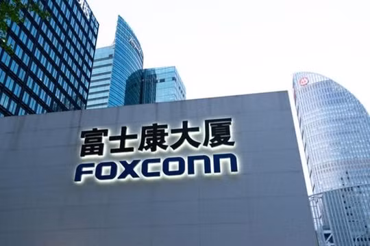 Thông tin Tập đoàn công nghệ khổng lồ Foxconn bị điều tra đang gây rúng động Trung Quốc (Ảnh: Sina)
