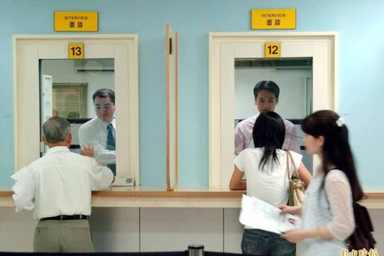 Hướng dẫn mới của Bộ Ngoại giao Mỹ cho phép viên chức xét duyệt visa có quyền từ chối những người xin nhập cư được cho là mắc bệnh mãn tính...Ảnh: Creaders.