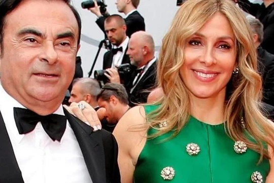 Ông Carlos Ghosn và vợ, bà Carole - người được cho là đã đóng vai trò chính trong kế hoạch đào thoát ly kỳ của chồng. (Ảnh: Sina)
