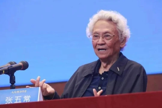 Tiến sĩ Trương Ngũ Thường đưa ra chủ trương thúc đẩy lạm phát để cứu nền kinh tế gây xôn xao (Ảnh: Sohu)