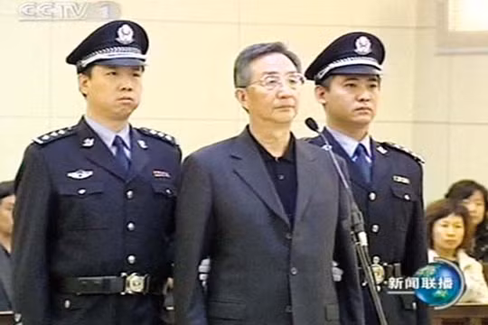 Bí thư Thượng Hải Trần Lương Vũ bị đưa ra xét xử và nhận án 18 năm tù năm 2008 (Ảnh: Deutsche Welle).