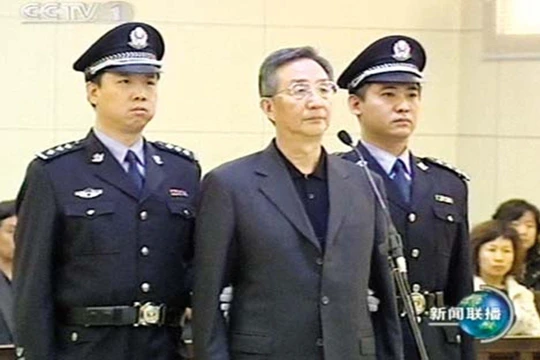 Bí thư Thượng Hải Trần Lương Vũ bị đưa ra xét xử và nhận án 18 năm tù năm 2008 (Ảnh: Deutsche Welle).