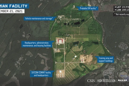 Ảnh vệ tinh của Mỹ chụp các thiết bị tác chiến điện tử của Trung Quốc ở Căn cứ Mộc Miên, Hải Nam (Ảnh: CSIS).