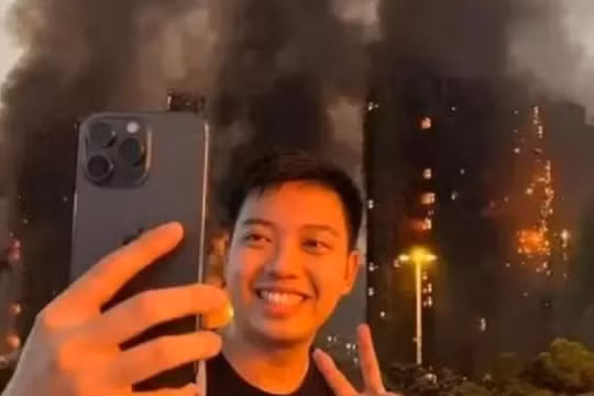 Bức ảnh phản cảm gây phẫn nộ của Trần "Kenny". Ảnh: Wenweipo.