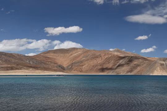 Hồ Pangong điểm nóng tranh chấp chưa được tháo ngòi nổ ở biên giới Trung - Ấn (Ảnh: Đa Chiều).