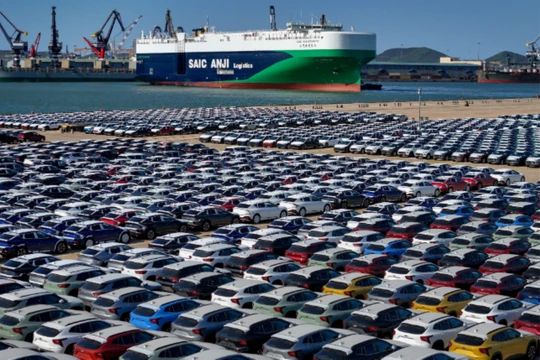 Năm 2018, Trung Quốc có 487 nhà sản xuất xe điện, nhưng đến cuối năm 2023, chỉ còn lại khoảng 40 hãng. Ảnh: Xinhua.