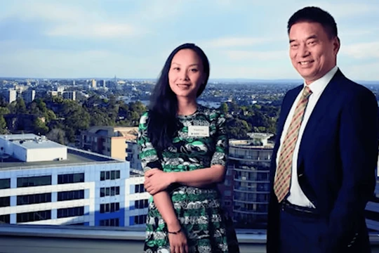 Người sáng lập Tân Hy vọng Lưu Vĩnh Hảo rút lui nhường ghế lãnh đạo tập đoàn cho con gái Lưu Sướng. Ảnh: Sina.