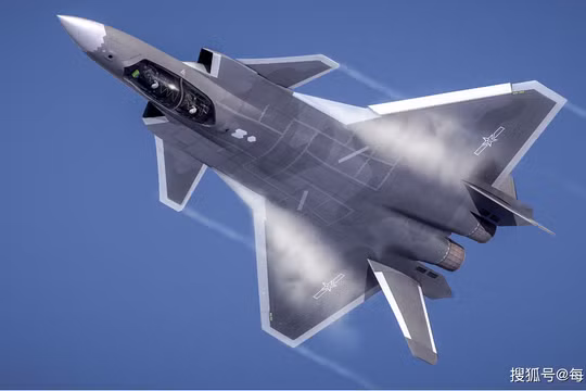 J-20S phiên bản hai chỗ ngồi được đồn đoán là sẽ lần đầu ra mắt. Ảnh: Sohu.