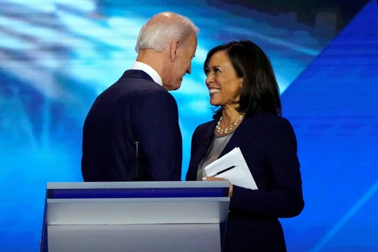 Ông Joe Biden và Thượng nghị sĩ bang California Kamala Harris, người có thể được ông chọn làm đối tác trong liên danh tranh cử (Ảnh: Reuters).