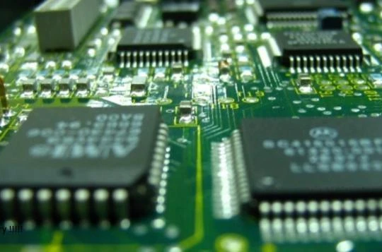 Thị trường chất bán dẫn quốc tế xáo động lớn do lệnh trừng phạt của Mỹ (Ảnh: Sohu).