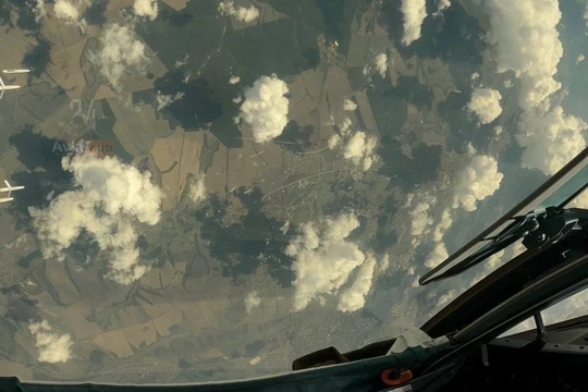 Hình ảnh 4 quả bom lượn UMPB D-30SN được thả từ máy bay Su-34 xuất hiện hôm 25/3 gây xôn xao dư luận mạng (Ảnh: Topwar)