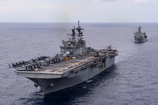 Tàu tấn công đổ bộ trực thăng USS America của Mỹ được cho là xuất hiện gần Đài Loan (Ảnh: Đông Phương).