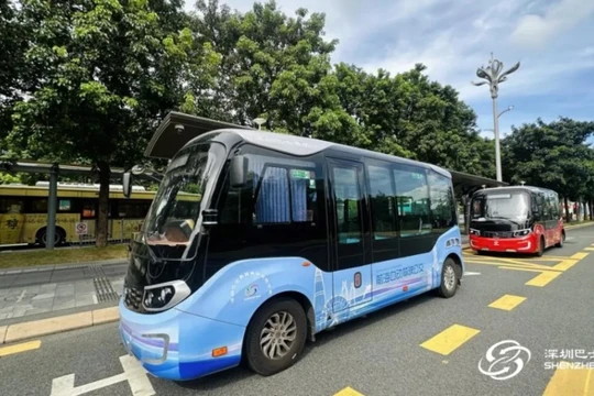 Các robobus đã sẵn sàng tham gia chở khách (Ảnh: Thepaper).