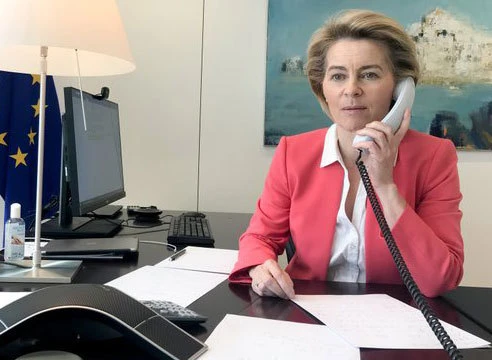 Bà ven de Layen, Chủ tịch Ủy ban châu Âu xin lỗi Italy vì đã không hành động giúp Italy khi mới bùng phát dịch bệnh và hứa cung cấp viện trợ (Ảnh: Guancha).