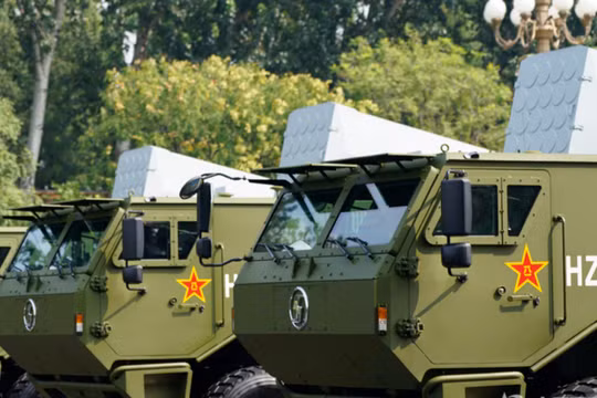 Xe chở hệ thống HQ-10A tham gia duyệt binh. Ảnh: QQnews.