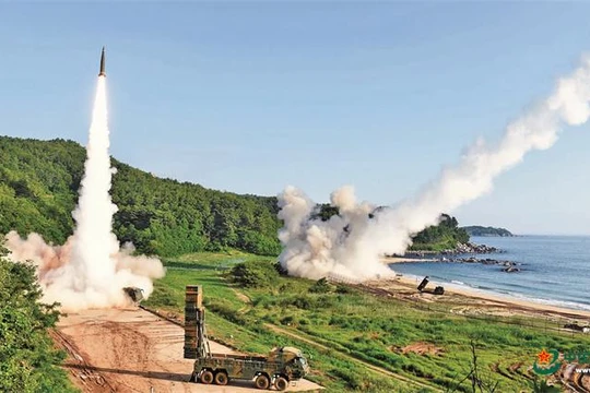 Quân đội Hàn Quốc phóng thử tên lửa Hyunmoo-2 có tầm bắn 300km (Ảnh: 81.cn).