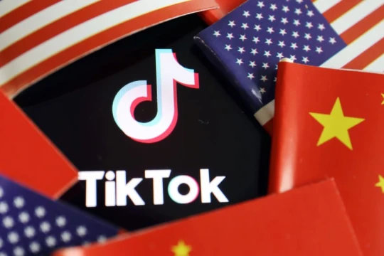 TikTok bị Giáo sư người Anh Niall Ferguson coi là thứ "thuốc phiện kỹ thuật số" của Trung Quốc gây nghiện cho giới trẻ Mỹ (Ảnh: Reuters).