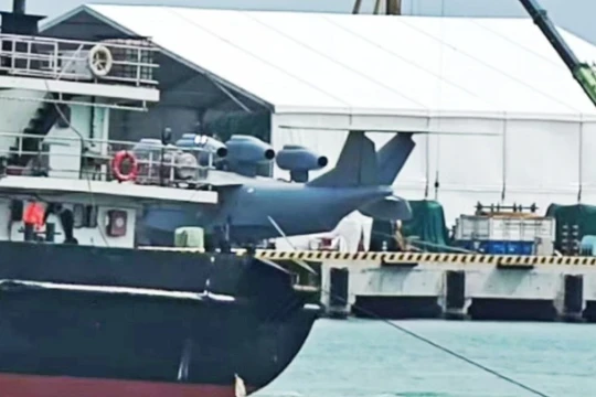 Hình ảnh chiếc "Quái vật Bột Hải" của Trung Quốc lộ trên mạng xã hội. Ảnh: Naval News.