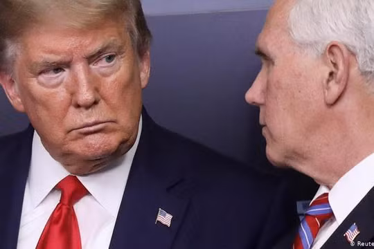 Ngày 11/1,sau khi gặp gỡ Phó tổng thống Mike Pence lần đầu từ sau ngày 6/1, Tổng thống Donald Trump đã ban bố trình trạng khẩn cấp tại thủ đô Washington từ nay đến 24/1 (Ảnh: Deutsche Welle).