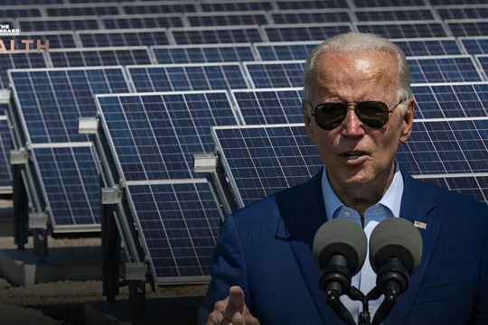 Chính phủ Joe Biden đánh thuế nặng các tấm quang điện nhập từ Trung Quốc để bảo vệ sản xuất trong nước Mỹ. Ảnh: Thaiheadlines.