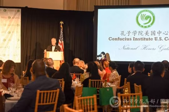 Việc Mỹ quyết định coi Trung tâm quản lý Viện Khổng Tử Hoa Kỳ là cơ quan ngoại giao nước ngoài sẽ khiến quan hệ Mỹ - Trung càng tồi tệ thêm (Ảnh: Apolo).