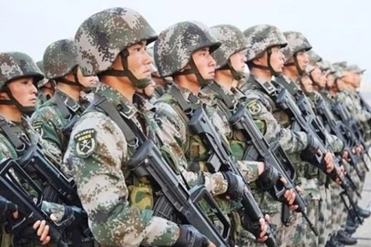 Luật Quốc phòng sửa đổi của Trung Quốc đưa thêm "lợi ích phát triển" bị đe dọa là thêm cớ để phát động chiến tranh (Ảnh: Dongfang).