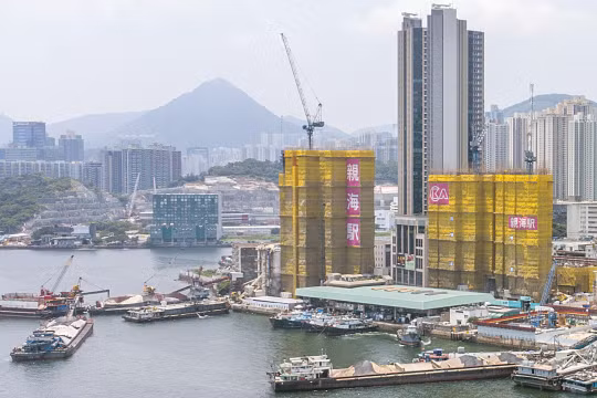 Khu Seaside Station II (màu vàng) được tỷ phú Lý Gia Thành bán với giá rẻ gây rúng động thị trường bất động sản Hồng Kông (Ảnh: Tài Liên xã)