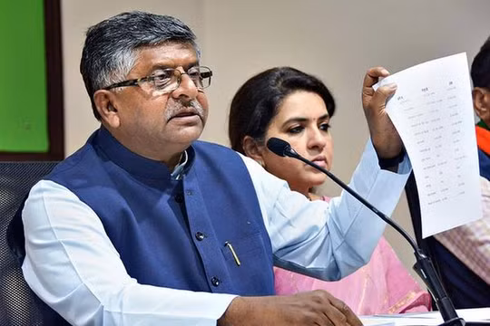 Bộ trưởng Thông tin Truyền thông Ấn Độ Ravi Prasad thông báo tin Apple đã di chuyển 8 nhà máy từ Trung Quốc tới Ấn Độ (Ảnh: the hindu).