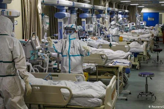 Dịch bệnh COVID-19 bùng phát từ Vũ Hán cuối năm 2019 giờ đây đã lây lan khắp thế giới (Ảnh: Reuters/China Daily)