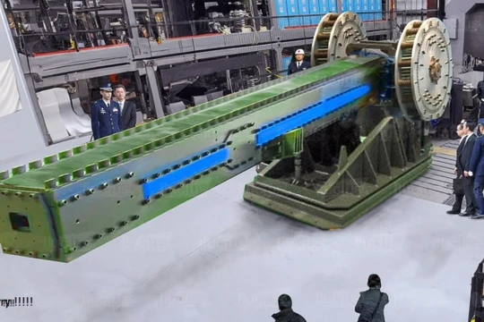 Mẫu pháo điện từ đầu tiên do Nhật nghiên cứu phát triển (Ảnh: LTN).