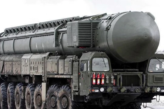 Tên lửa liên lục địa RS-28 Sarmat của Nga, phương Tây gọi là "Satan-2" được Nga coi là tên lửa hạt nhân tầm xa uy lực mạnh nhất thế giới (Ảnh: RIA).