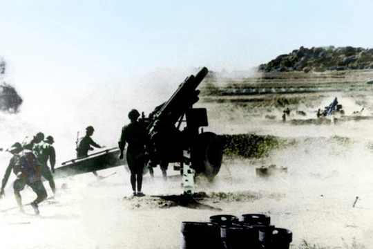 Pháo binh Đài Loan ở đảo Kim Môn phản kích (Ảnh: Tư liệu)