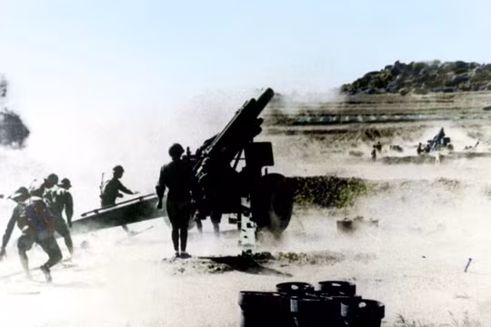 Pháo binh Đài Loan ở đảo Kim Môn phản kích (Ảnh: Tư liệu)
