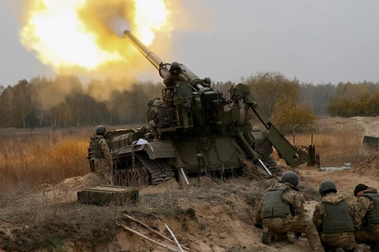 Cuộc xung đột Armenia - Azerbaijan có thể xuất hiện nhưng diễn biến mới nguy hiểm. Trong ảnh: pháo binh Armenia phản công (Ảnh: Sohu)