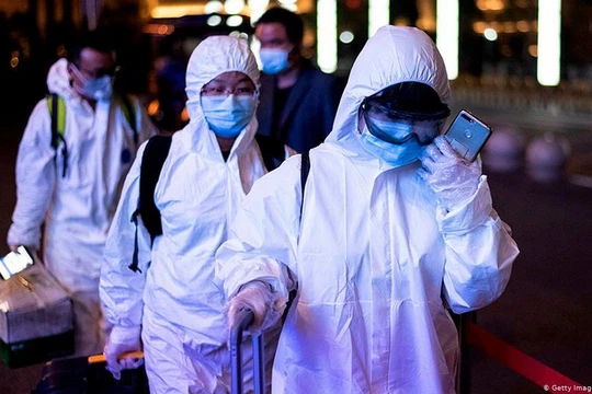 NHóm chuyên gia WHO chỉ trích Trung Quốc lẽ ra cần áp dụng các biện pháp hiệu quả hơn vào thời kỳ đầu của dịch COVID-19 (Ảnh: Deutsche Welle).