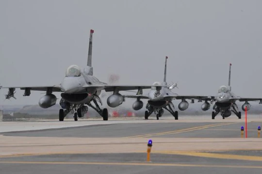 Bất chấp sự phản dối của Trung Quốc, Bộ Quốc phòng Mỹ đã phê chuẩn bán 66 máy bay hiện đại F-16V trị giá 62 tỷ USD cho Đài Loan (Ảnh: Sina).