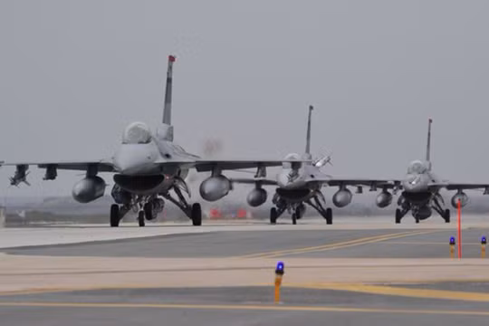 Bất chấp sự phản dối của Trung Quốc, Bộ Quốc phòng Mỹ đã phê chuẩn bán 66 máy bay hiện đại F-16V trị giá 62 tỷ USD cho Đài Loan (Ảnh: Sina).