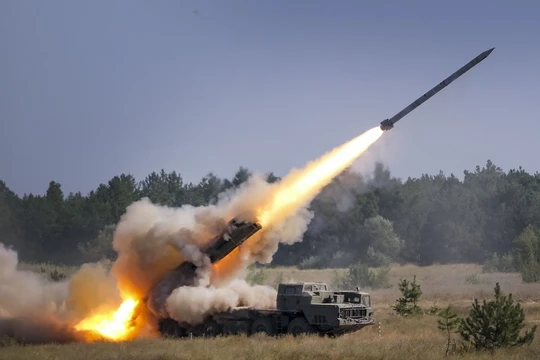 Dàn phóng Vilkha-M khai hỏa (Ảnh: Sohu).