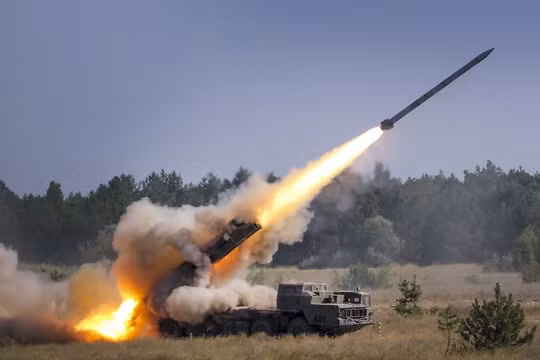 Dàn phóng Vilkha-M khai hỏa (Ảnh: Sohu).